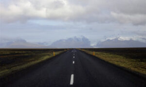 deep-cycle-battery-for-RV-along-the -road