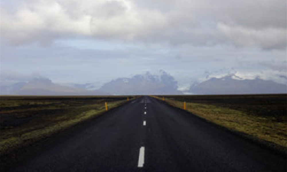 deep-cycle-battery-for-RV-along-the -road